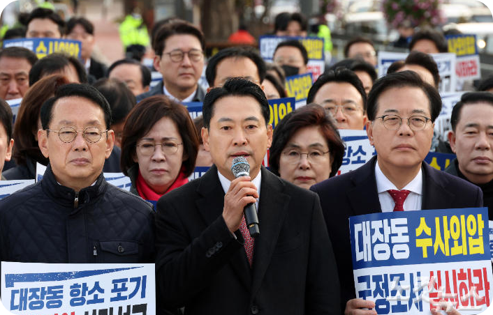 국민의힘 장동혁 대표가 17일 오전 서울 용산구 대통령실 앞에서 '대장동 항소포기 외압 진상규명 국정조사 촉구' 기자회견에 참석해 발언을 하고 있다. [사진=노컷뉴스, 황진환 기자