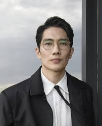 엄태구 프로필 필모그래피 수상경력 놀아주는 여자 주연