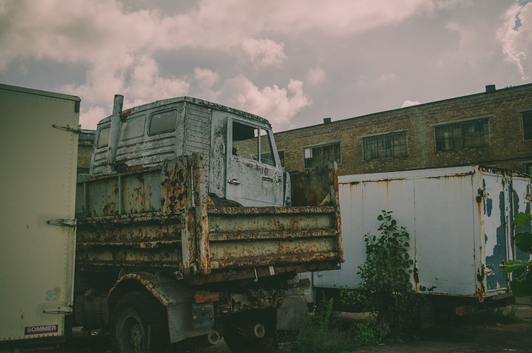 Dump truck