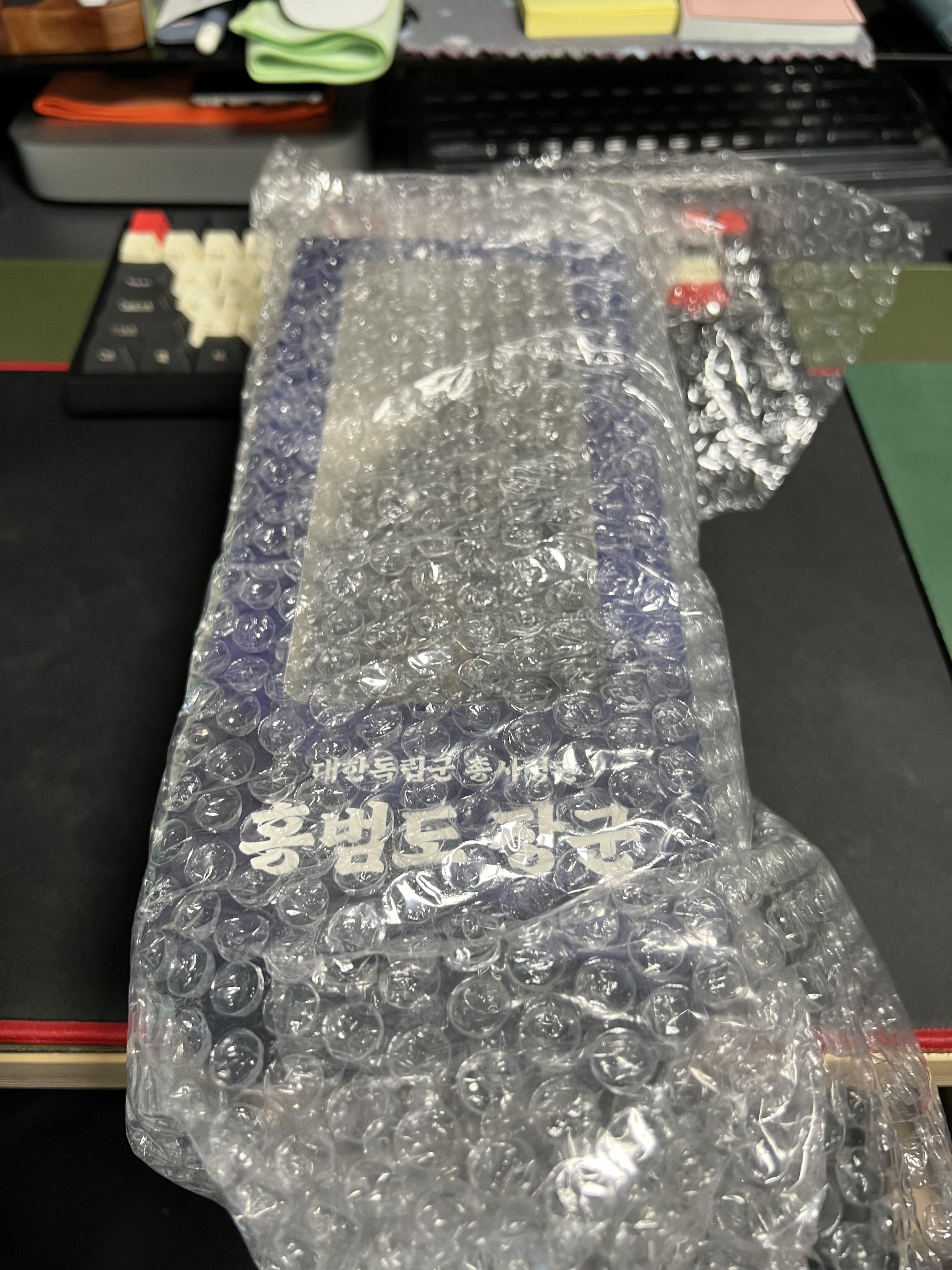 뽁뽁이에 잘 감싸져서 배송 온 피규어