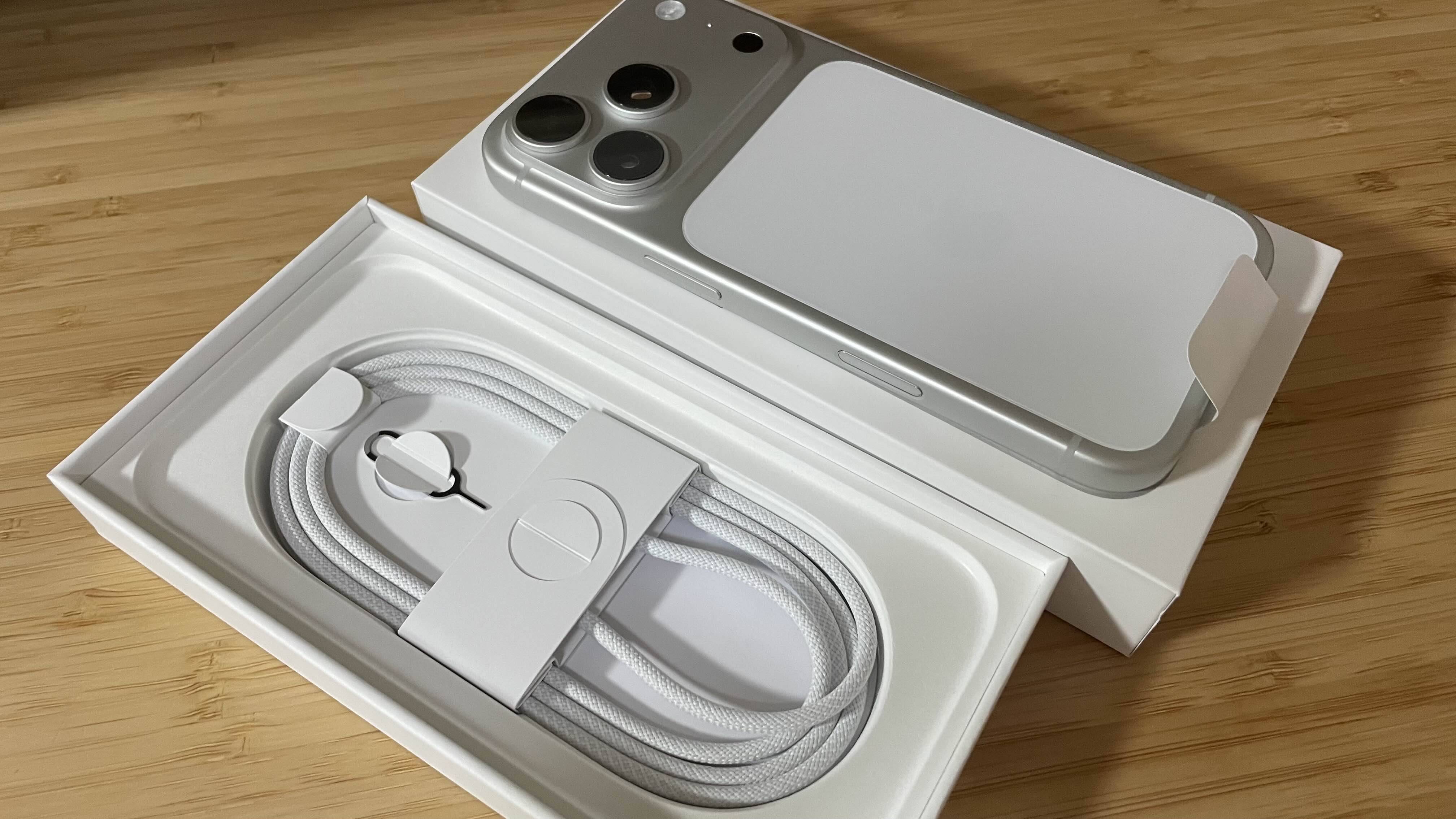 아이폰 17pro 구성품, 케이블, 똥꼬핀, 아이폰 본체