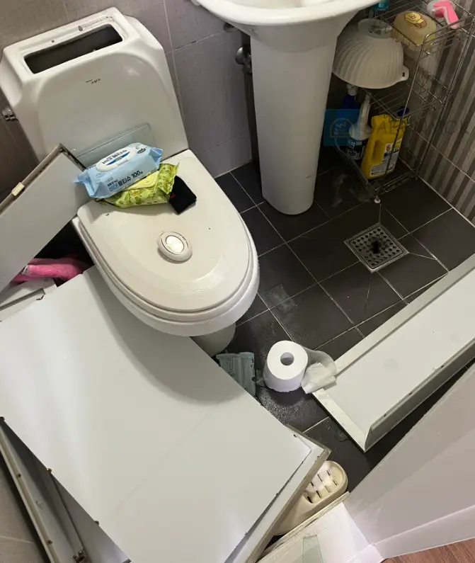 화장실-수납장-파손