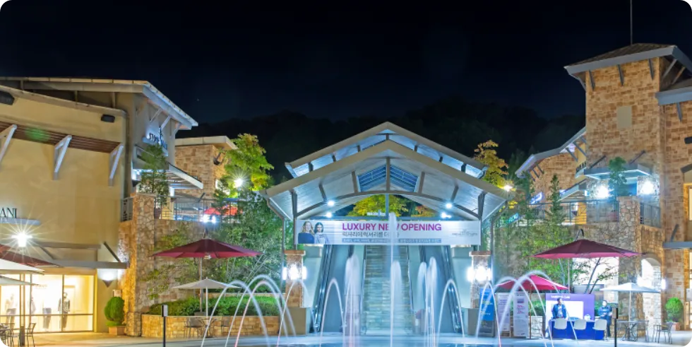 신세계-여주-프리미엄-아울렛-메인-거리-분수대-에스컬레이터