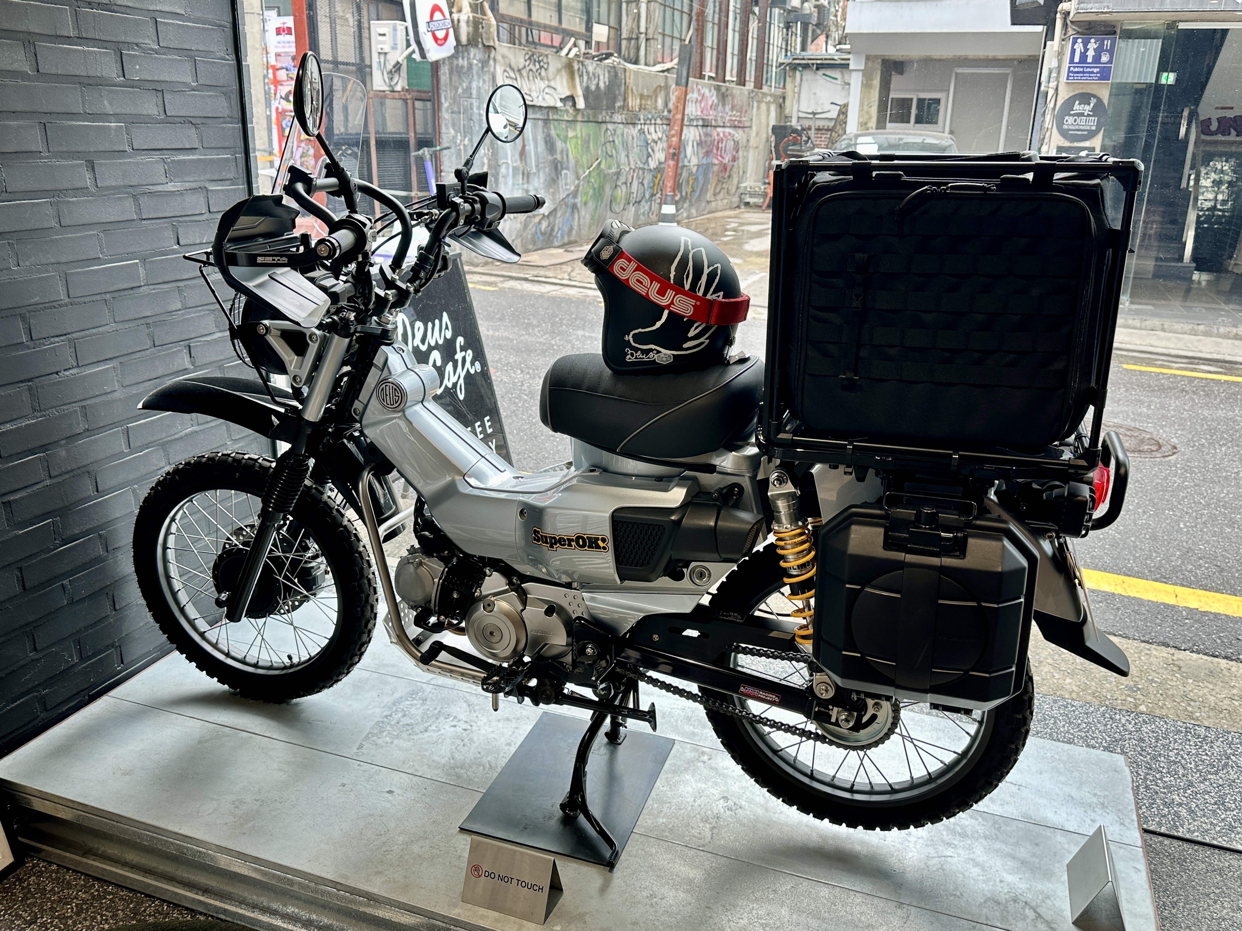 데우스 엑스 마키나 홍대