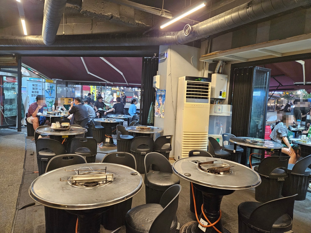 구들짱황소곱창 삼겹살 내부