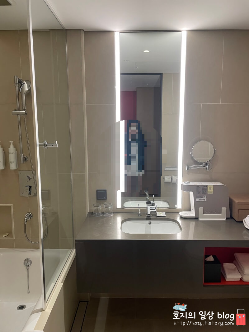 코트야드 메리어트 수원 게스트룸_욕실전경