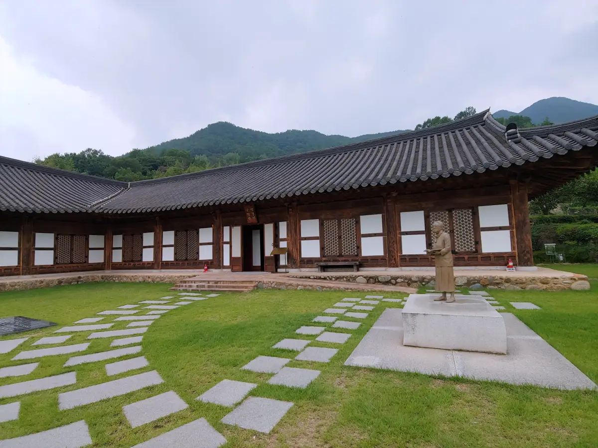 박경리문학관-마당-모습