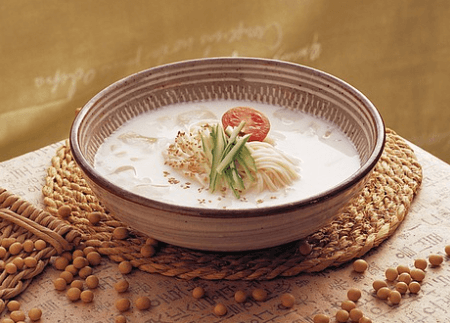 콩국수 콩국수 만들기 콩국수 맛있게 하는 비법 콩삶기 콩국수 콩물 콩국수 면종류 / 중면 / 라면 콩국수 칼로리 콩국수 효능 콩국수 설탕 / 소금 콩국수와 어울리는 음식 콩국수용 콩가루 콩국수 맛집 콩국수 다이어트 콩국수 혈당