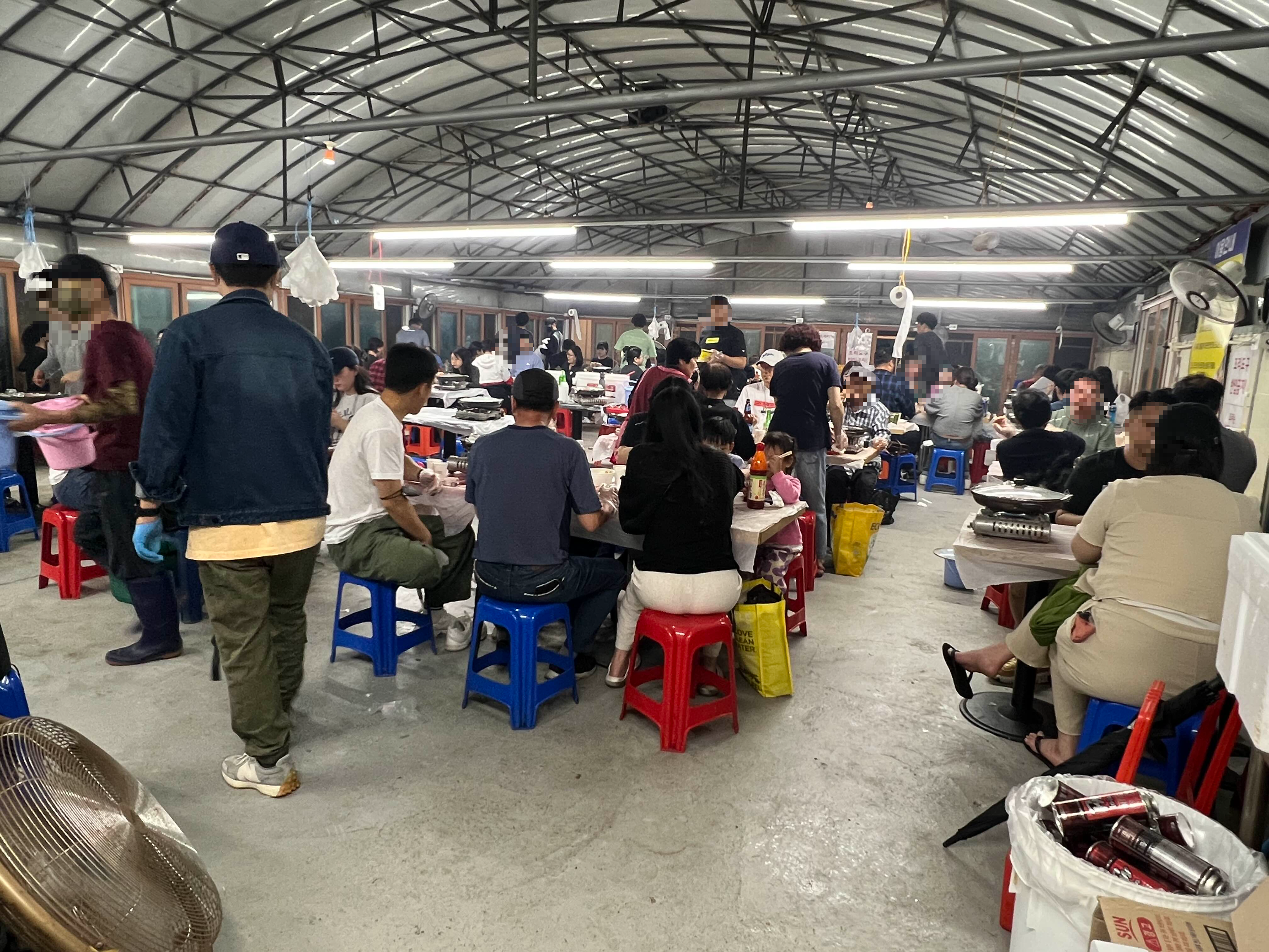 약암양식장 실내 포차 새우구이포차 약암새우양식장 테이블