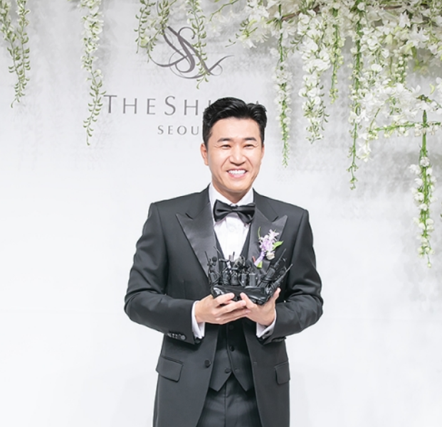 김종민 결혼식날 인터뷰중인 사진