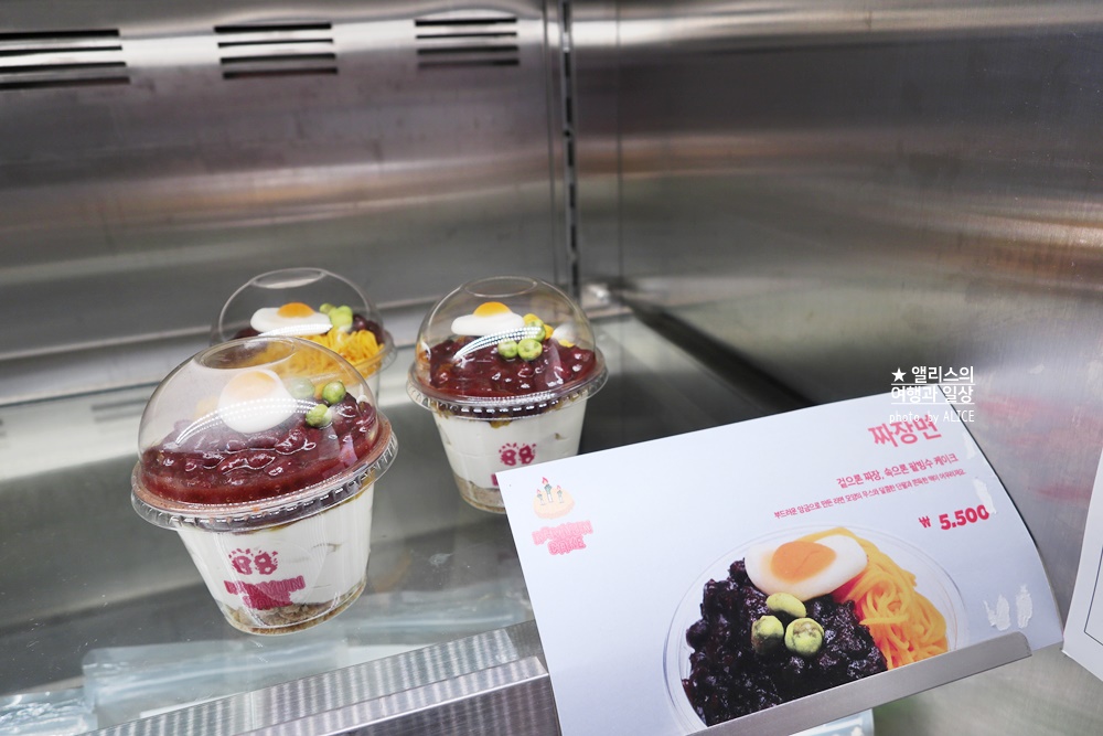 더현대서울 88라면스테이지, 라면종류는 물론 라면의 모든 것들을 구매할 수 있는 팝업스토어