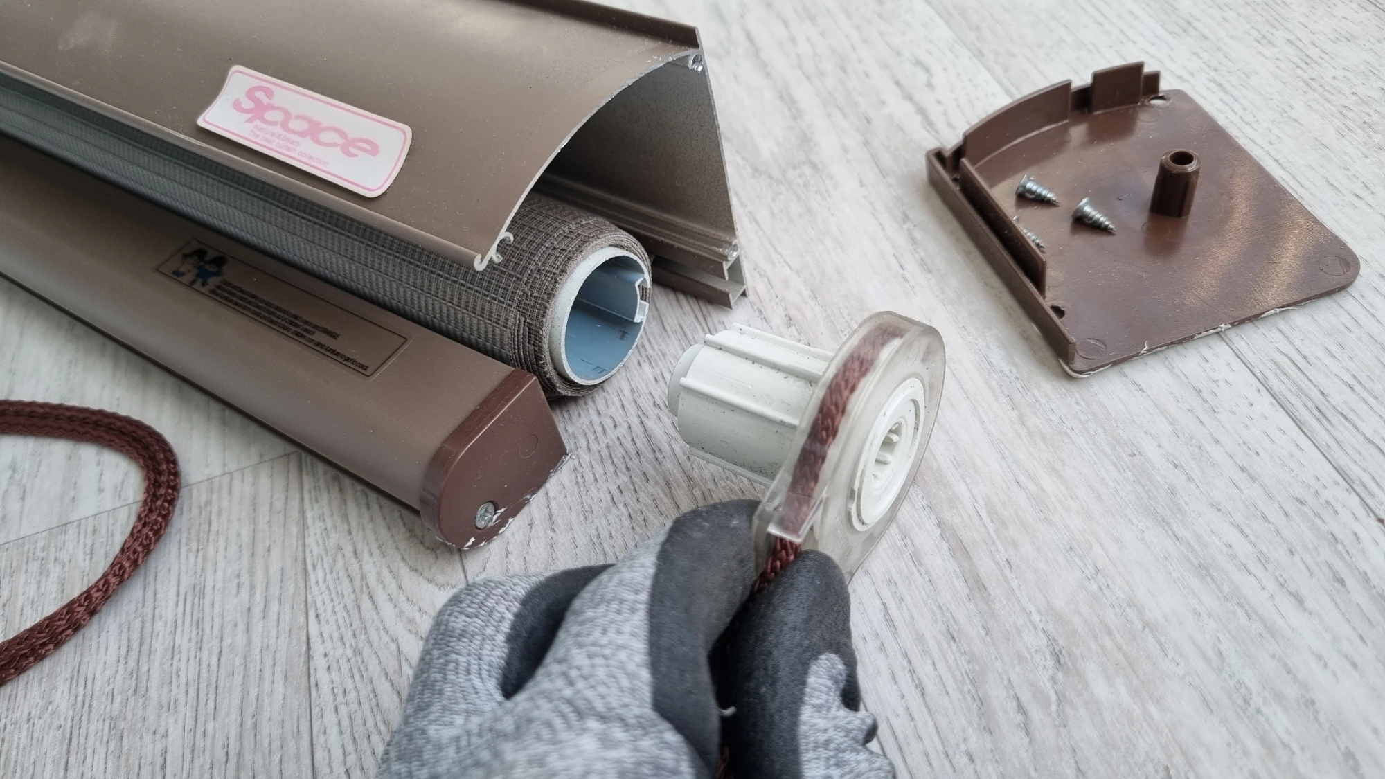 블라인드 줄 롤러 분리 모습