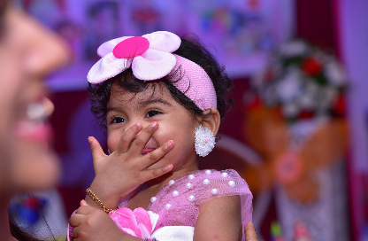 아기는 왜 자기 사진을 보면 웃을까? — 자기 인식 발달 과정