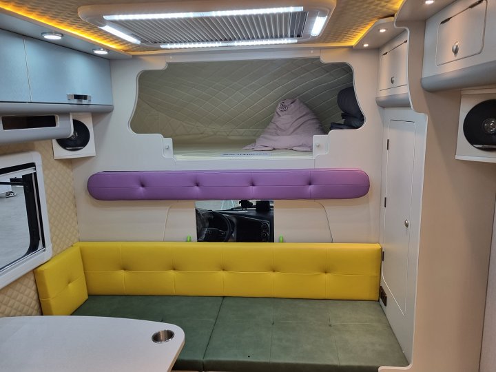 트레블라이650-벙크배드와-테이블