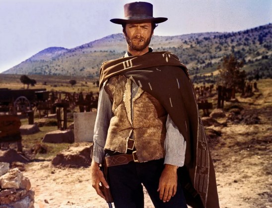 전설적인 명작 석양의 무법자(The Good, the Bad and the Ugly, 1966)에 출연한 배우 클린트 이스트우드(Clint Eastwood)의 모습