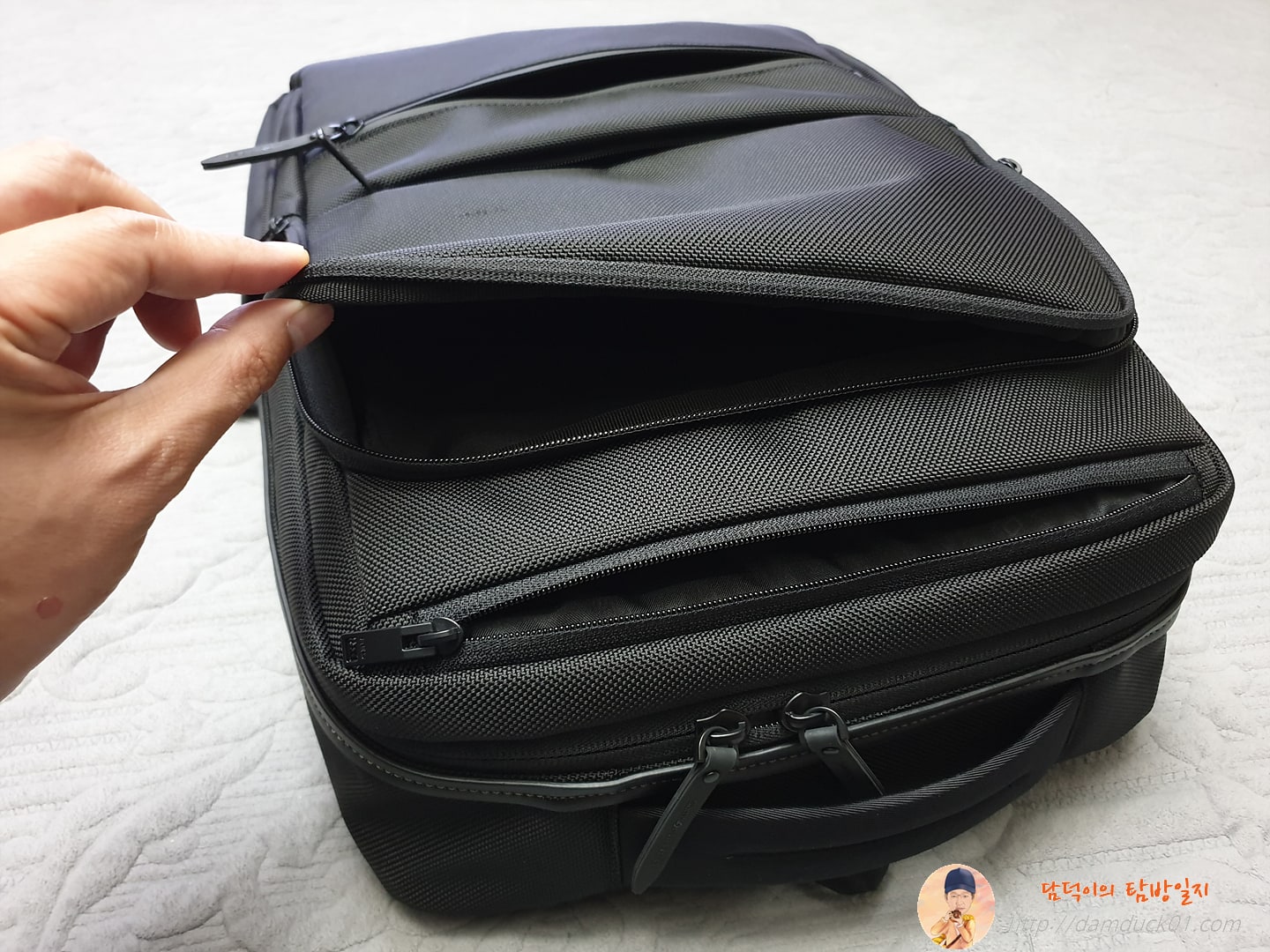 Samsonite Red BLUNTES 전면 수납공간