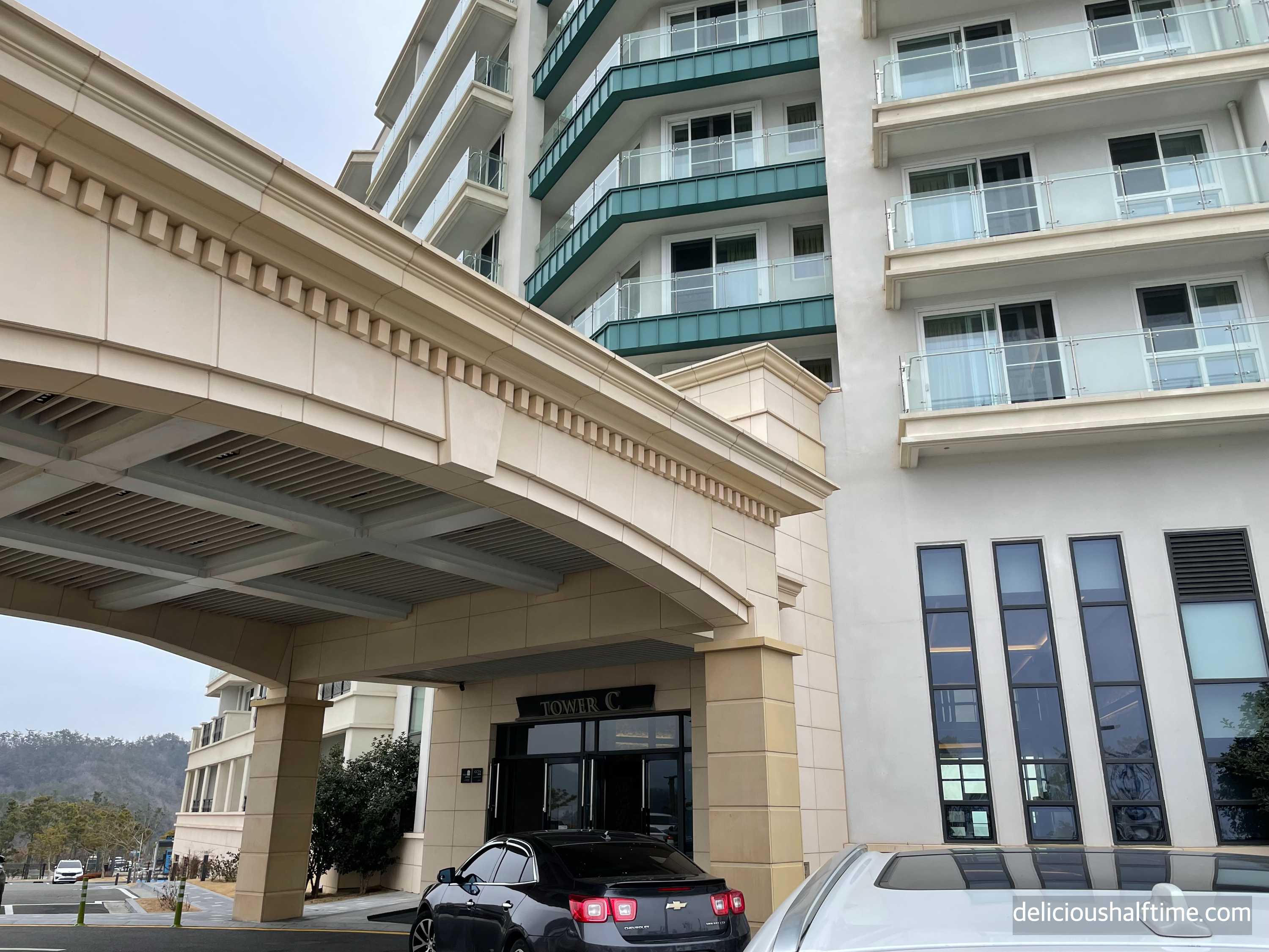 쏠비치 진도 주차장에서 C타워에 진입하는 문