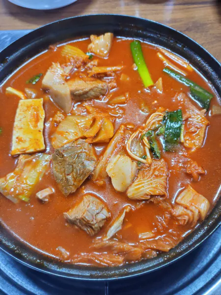생생정보 기다려야 제맛 통고기 김치찌개