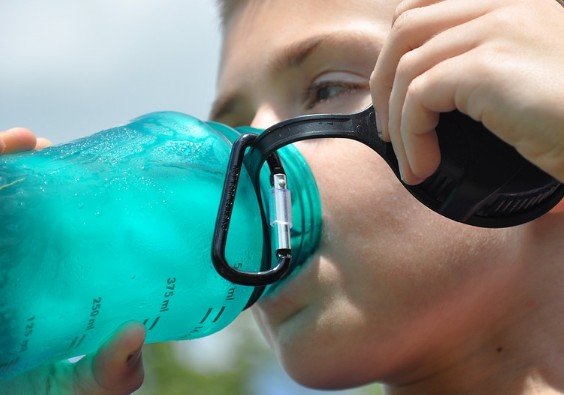 하루 물 섭취량, 권장량 약 2리터 8잔이 맞을까