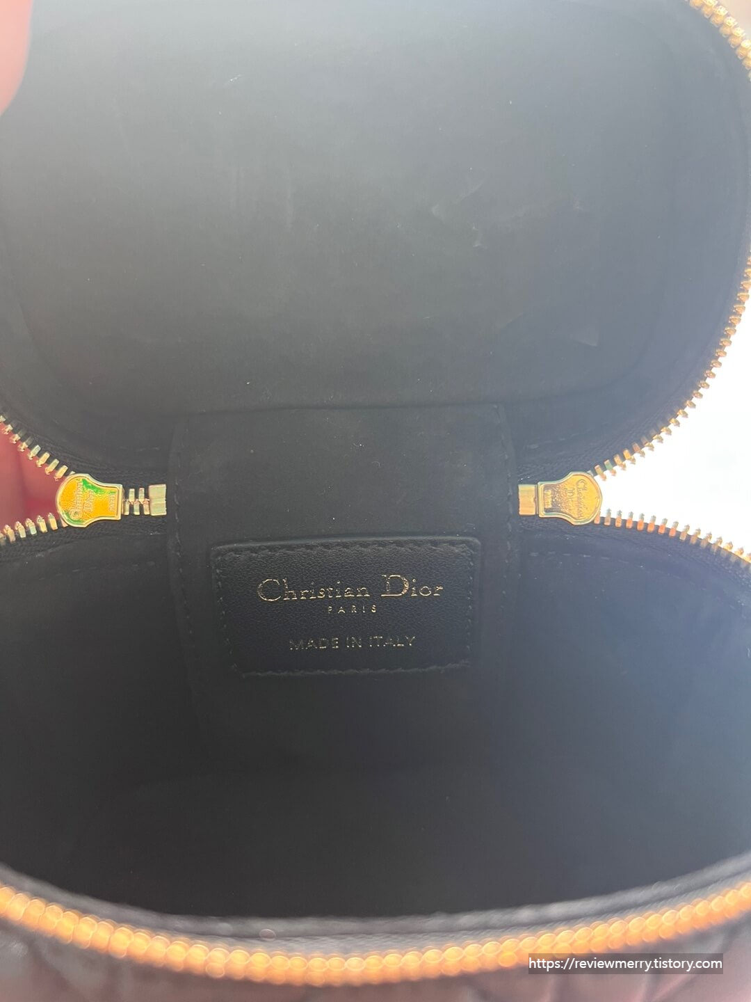 가방 내부 로고 사진