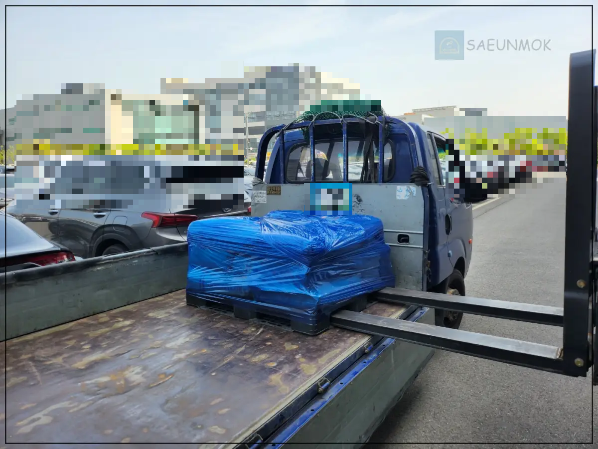 용달-트럭에-물건을-싣는-사진-2