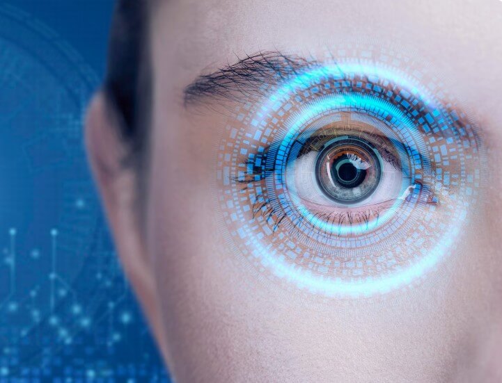 눈 검사 중인 여성