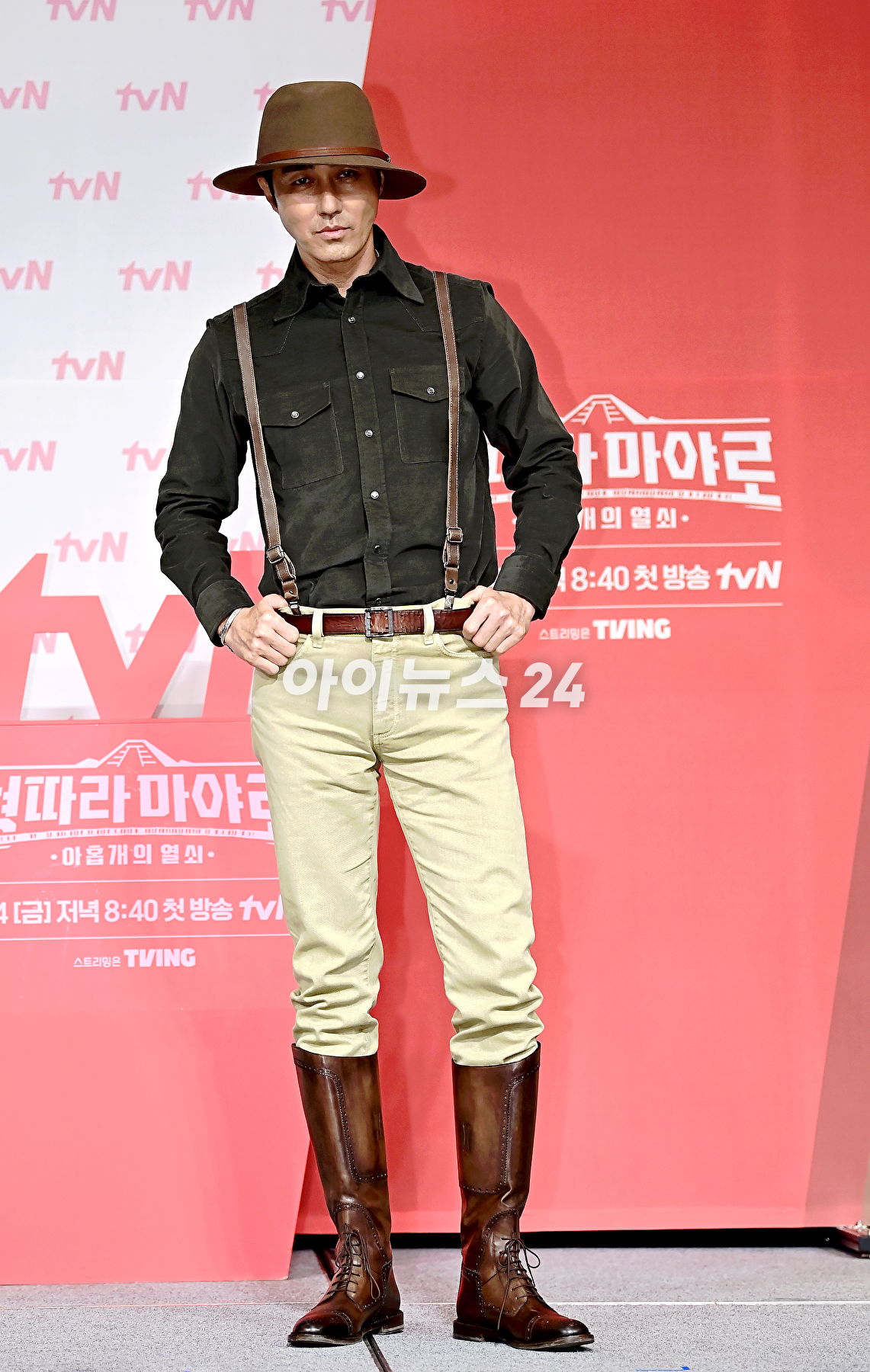 배우 차승원이 1일 오후 서울 마포구 서울가든호텔에서 열린 tvN '형따라 마야로 : 아홉 개의 열쇠' 제작발표회에서 포토타임을 갖고 있다. [사진=곽영래 기자]