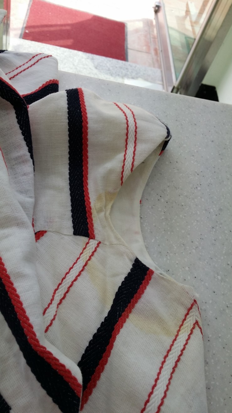 색깔있는 원피스 겨드랑이 황변, 과탄산으로 지우기