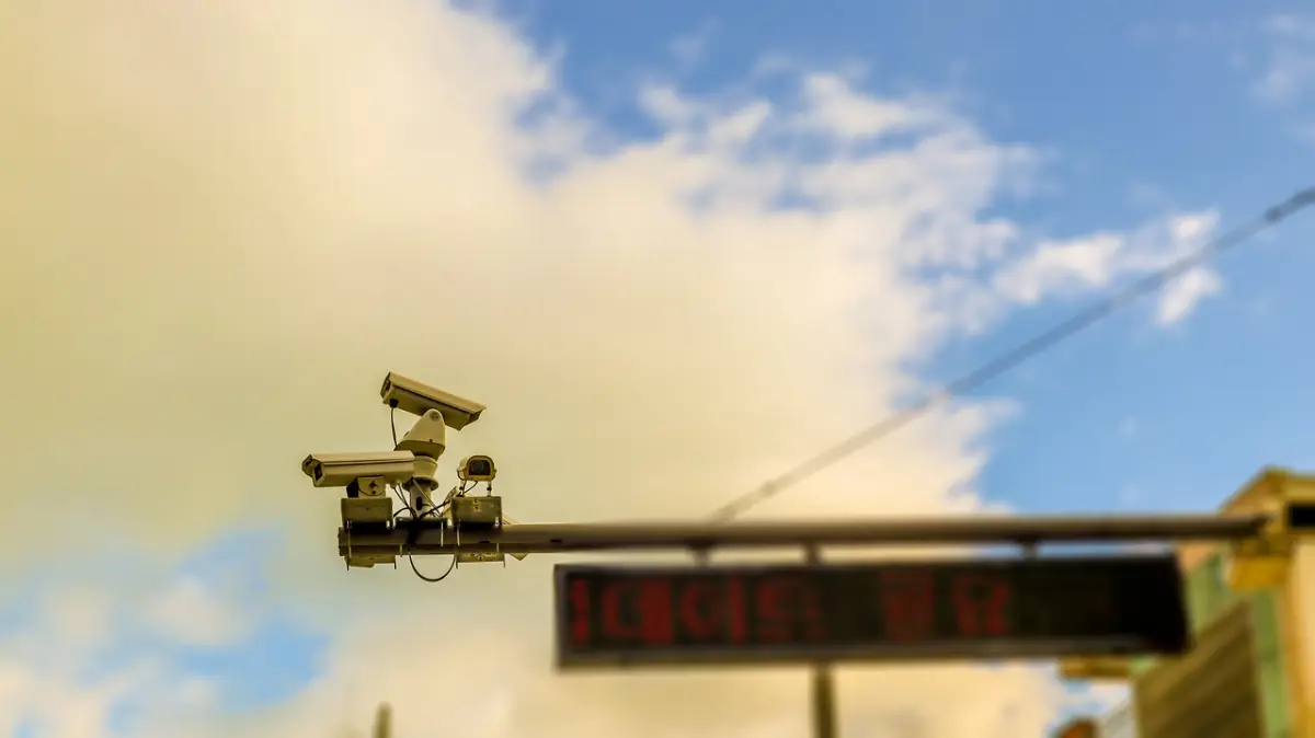 도로위에-cctv가-있는-사진