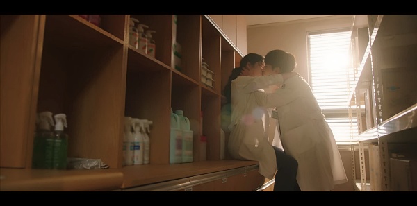 소라와-정민이-안고-있는-모습