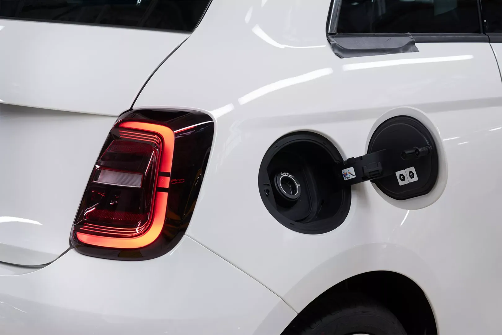 피아트 500 하이브리드 이미지