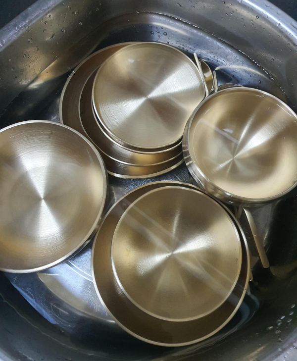 처음엔 희석한 식초물로 씻어주세요