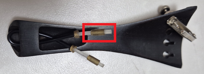 바이올린 테일피스 길이조정