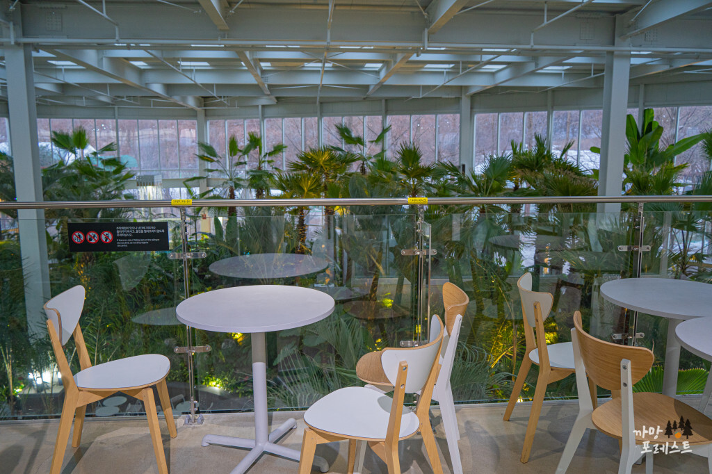 파주 문지리 535 카페 테이블