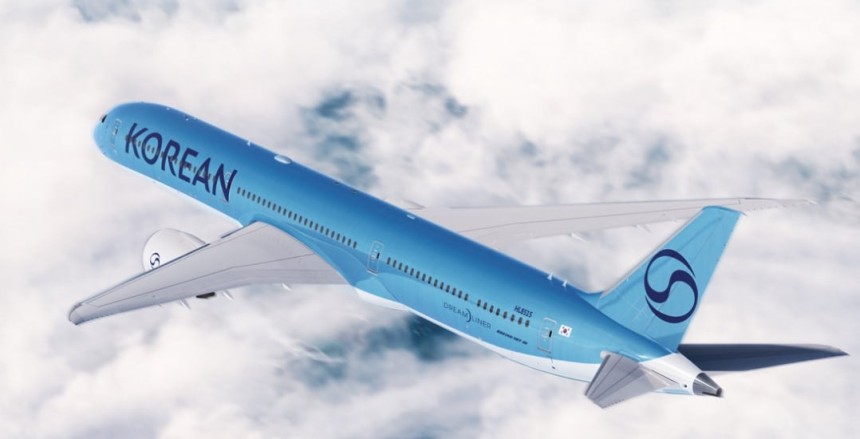 대한항공은 아시아나항공 인수 완료 후 2025년 3월 새 로고를 입힌 항공기를 공개했다.