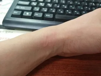 고양이 깨물고 핥아줄 때 관절 핥기 집사 눈물 핥는 의미_9