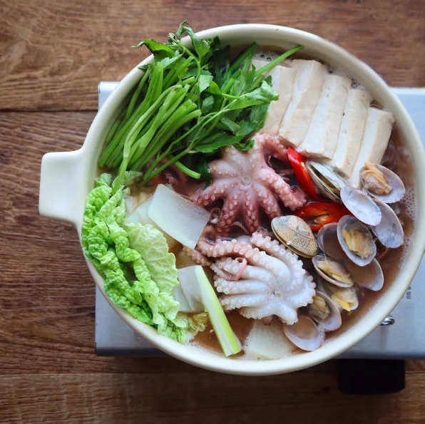 낙지연포탕이 담겨져 있다.