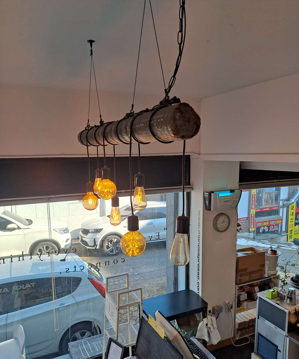 1층 천장 조명