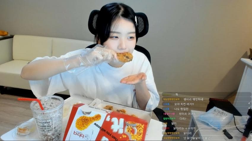 버튜버 유니 실제 얼굴 빨간약