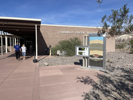 인증샷의 성지인 퍼니스 크릭 비지터 센터와 기온 측정기