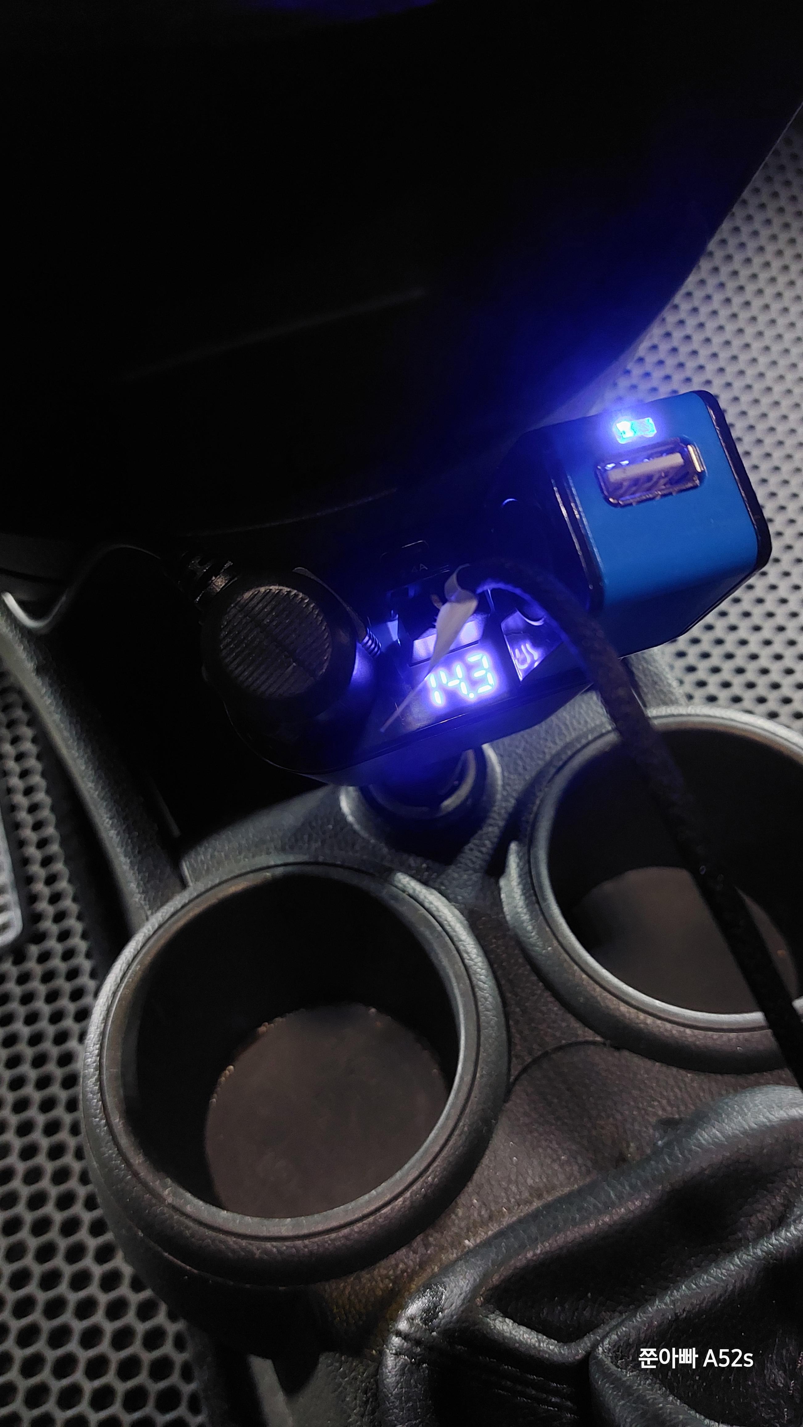 알리발 시거잭으로 바꿔낌. 전압까지 알려줘서 좋다.