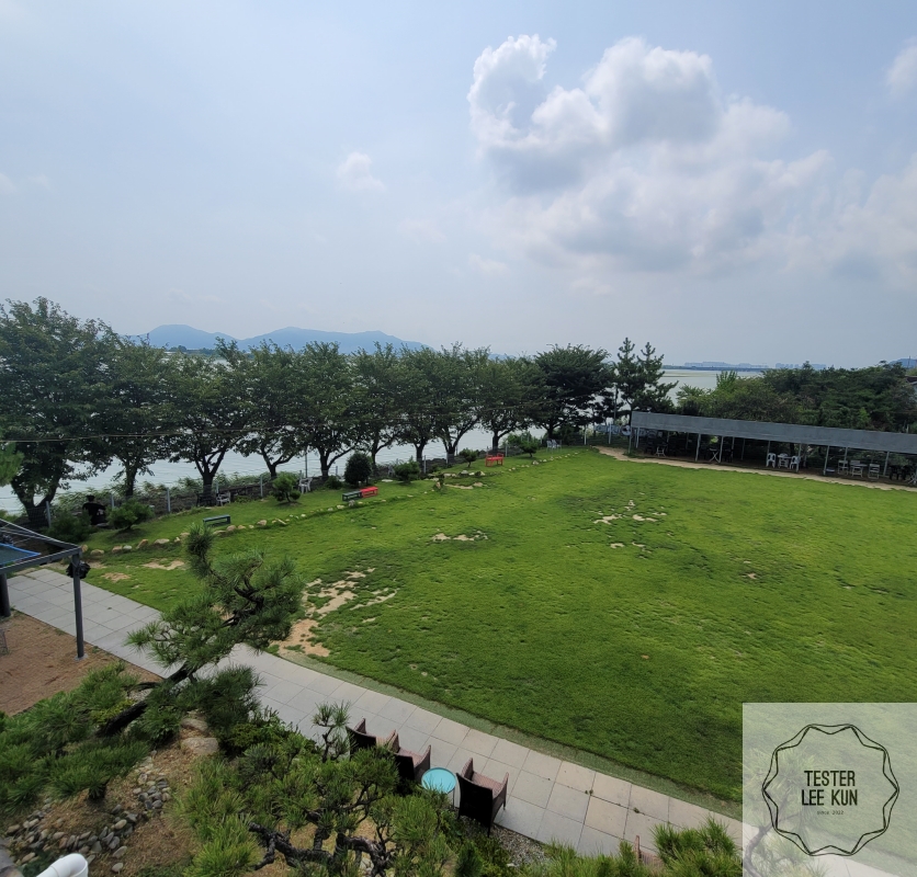 몽썸 운동장1