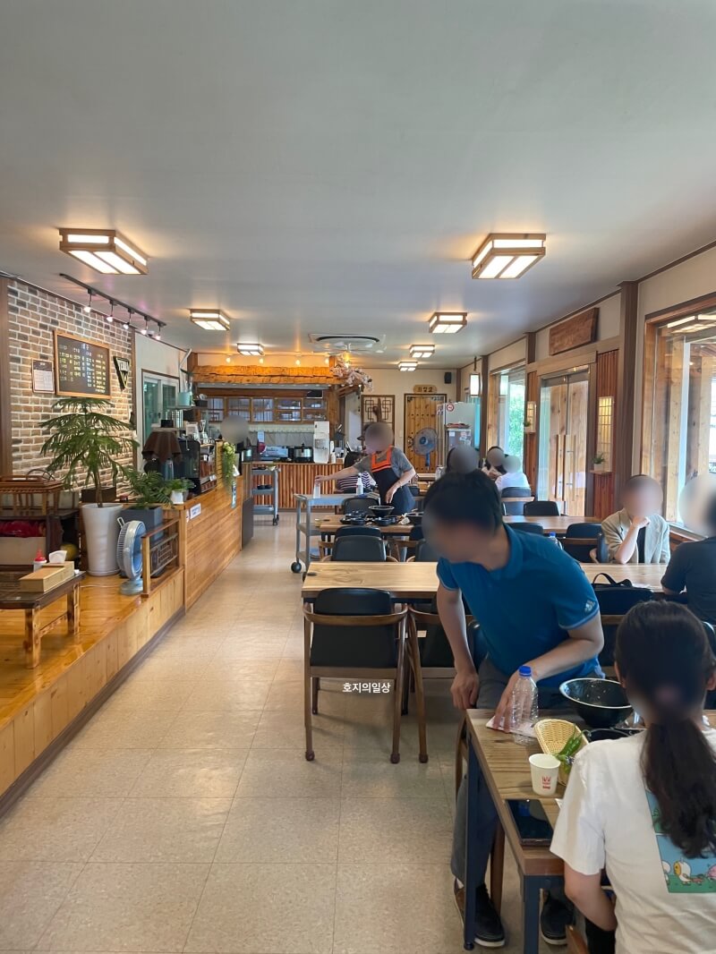 홍천 보리밥 정식 맛집 큰골쉼터 가성비 식당 - 내부