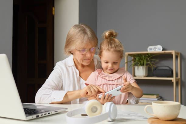 노인을 위한 스마트폰 교육의 필요성