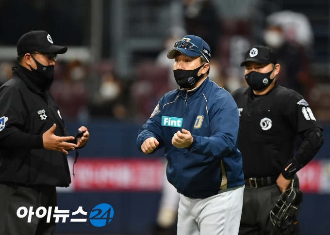NC 이동욱 감독 경기장 항의 장면