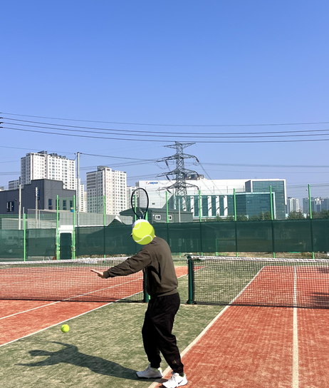 테니스 전 스트레칭 필수 루틴 (부상 예방 &amp; 퍼포먼스 향상)