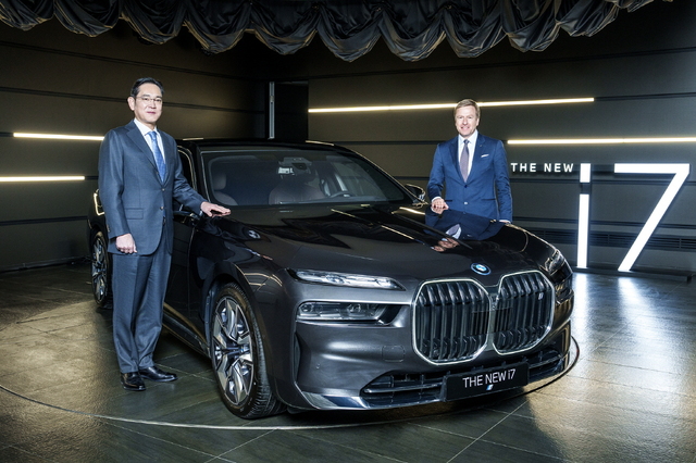 BMW i7