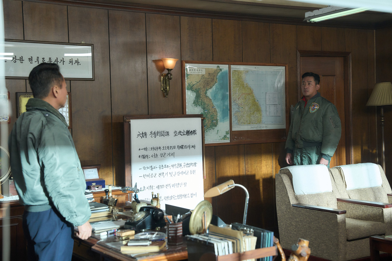 영화-하이재킹-하정우-스틸컷