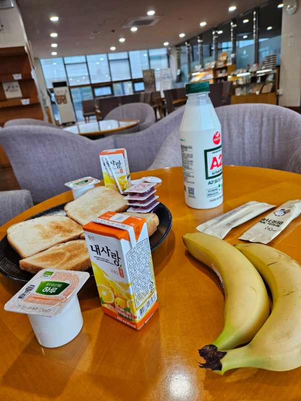 테이블 위 조식메뉴