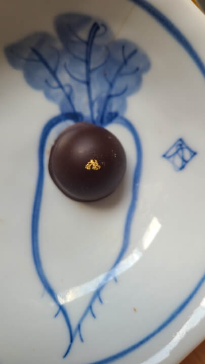 꼬모쌤쁘레-금가루-초콜릿